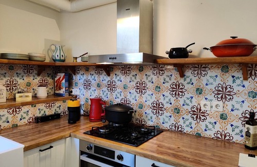 Exarhia Apartment | Stylish 1BR Apt With Retro Kitchen View Balcony