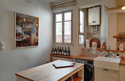 Exarhia Apartment | Stylish 1BR Apt With Retro Kitchen View Balcony
