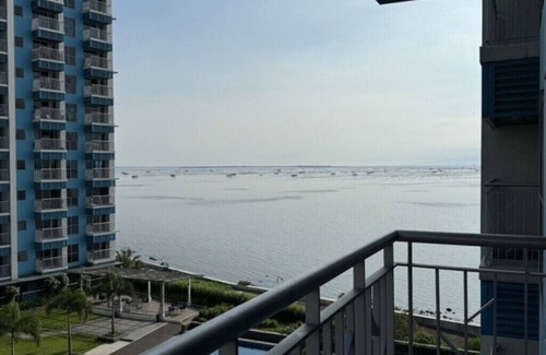 Tambo Condo | Stylish 1BR Near Airport Facing the Bay - 9d