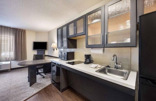 Exchange Place North House | Stylish 1BR Unit near Newport Centre Shopping Mall! Breathtaking Views!
