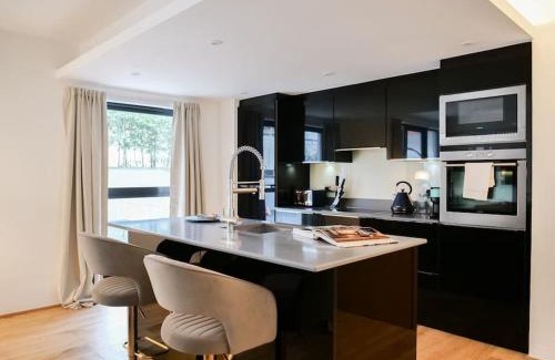 North Kensington Apartment | Stylish 2 bed apartment with large terrace