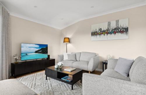 Camperdown Apartment | Stylish 2-Bed Camperdown Apartment with Balcony