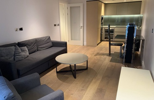 Vauxhall Apartment | Stylish 2 Bed Flats Near US Embassy