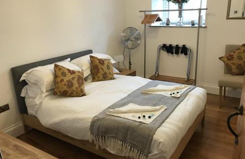 Winkhill House | Stylish 2 Bed Peak Dist Cottage Barn Alton Towers