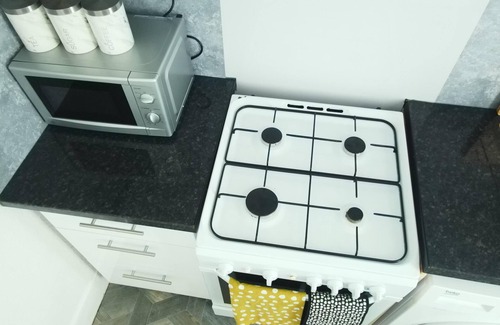 Newport Apartment | Stylish 2 Bed Room Apartment 3 Sleep Free Wifi & p