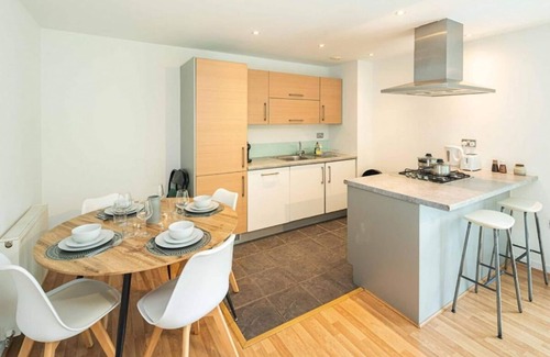 Bow Apartment | Stylish 2-Bed with Stunning View
