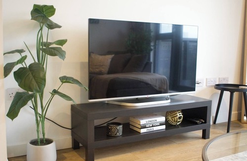 St. Dunstan's Apartment | Stylish 2 bedroom apartment in the heart of London