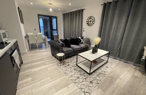 Fairfield Apartment | Stylish 2 Bedroom Flat in South Croydon