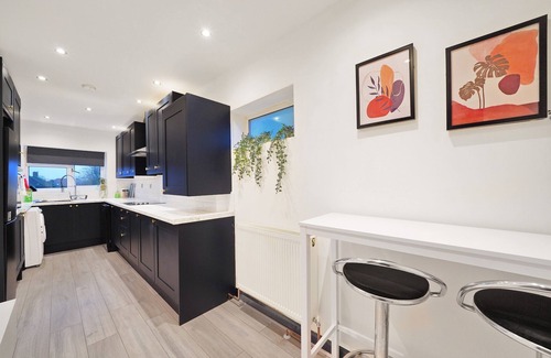 Eastcote Apartment | Stylish 2-Bedroom Flat in Prime London Location