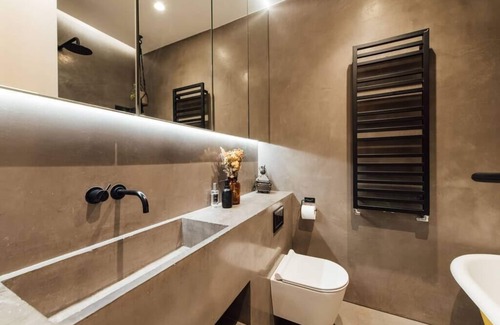 North Finchley Apartment | Stylish 2 Bedroom Flat w/Sauna