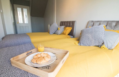 Bury House | Stylish 2 Bedroom Home in Bury