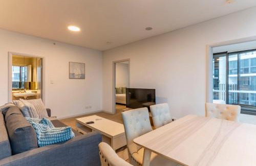 Wentworth Point Apartment | Stylish 2B Partial Water Views Next to Shopping