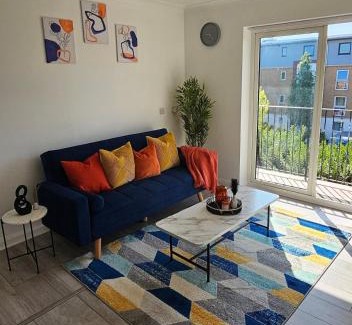 Grays Apartment | Stylish 2BR Condo in Grays, close to Lakeside, Tilbury Docks and London City