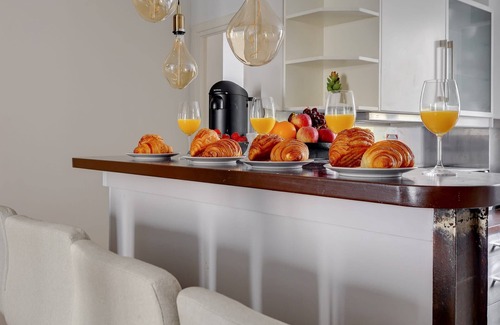 Quartier de l'Ecole-Militaire Apartment | Stylish 2BR near Montparnasse