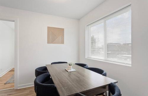 Des Plaines Apartment | Stylish 2BR Near O'Hare Modern & Easy Access
