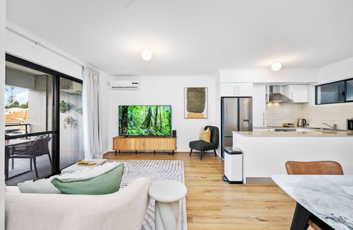 Beckenham Apartment | Stylish 2BR With Wi-fi 100 Mbps TV big 75 Inch