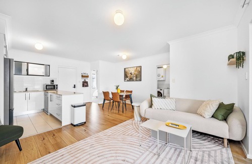 Beckenham Apartment | Stylish 2BR With Wi-fi 100 Mbps TV big 75 Inch