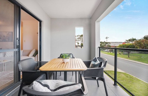 Beckenham Apartment | Stylish 2BR With Wi-fi 100 Mbps TV big 75 Inch