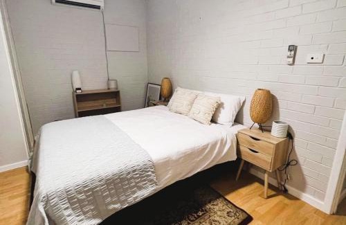 South Hedland Apartment | Stylish 3 Bed Apartment - Free Parking