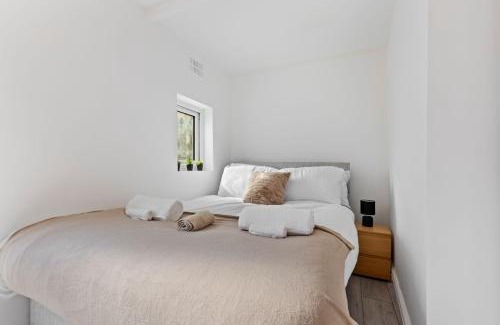 Brockley Apartment | Stylish 3-Bed Flat in Lewisham, Near Greenwich