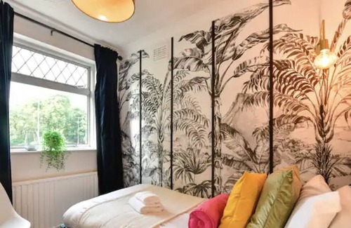 Penylan House | Stylish 3 Bed Home with Free Parking! Located in Penylan 🌲 near City Centre!