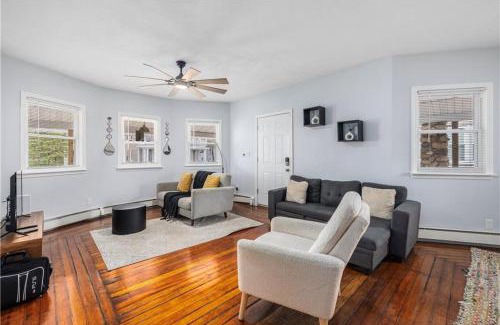 Elmhurst House | Stylish 3 bedroom near Downtown Providence & Providence College