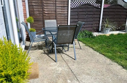 Langley Marish House | Stylish 3BR | Free Parking | Near Windsor & M4