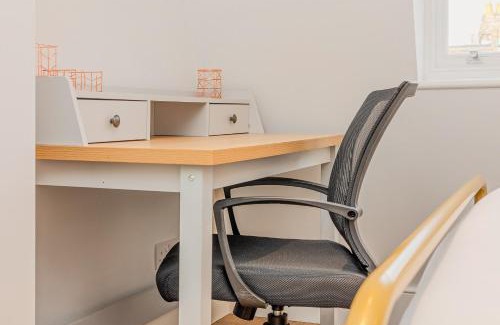 Fulham Apartment | Stylish 3BR MLTLV flat 10min West Kensington St
