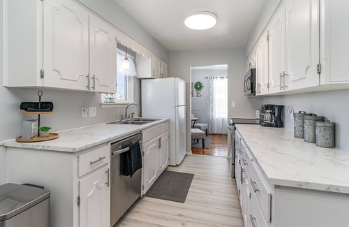 Saginaw House | Stylish 3BR, Sofa Sleeper, 2 Living Rooms, Fenced Yard, located Saginaw Township