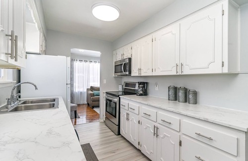 Saginaw House | Stylish 3BR, Sofa Sleeper, 2 Living Rooms, Fenced Yard, located Saginaw Township