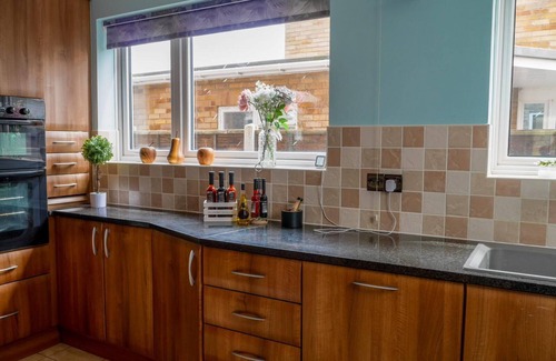 Stockton-on-Tees House | Stylish 4 Bed Apartment- Private Garden & Sleeps 8