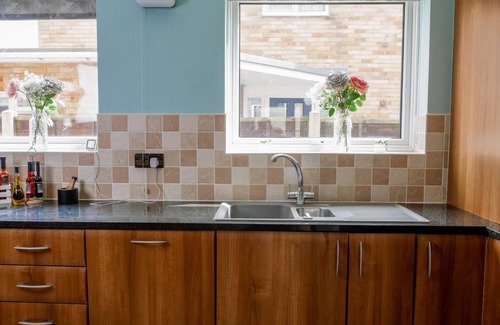 Stockton-on-Tees House | Stylish 4 Bed Apartment- Private Garden & Sleeps 8