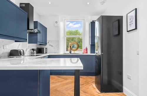 Galashiels Apartment | Stylish 4 Bed-Town Centre