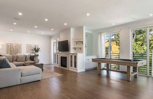 Pico - Robertson House | Stylish 4 Bedroom home with a hot tub