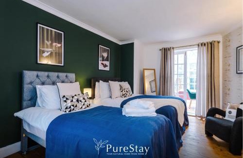 Port Sunlight House | Stylish 4 Bedroom Home in Port Sunlight with 7 Beds Perfect for Business Bookings and Groups