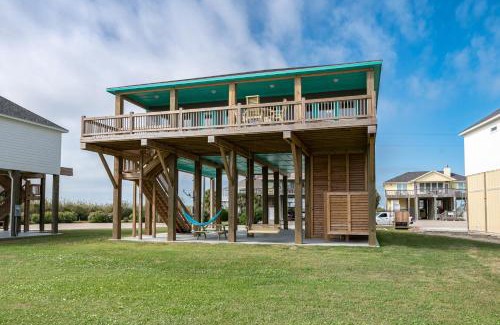 Crystal Beach House | Stylish 4BR Crystal Beach Retreat Walk to Beach