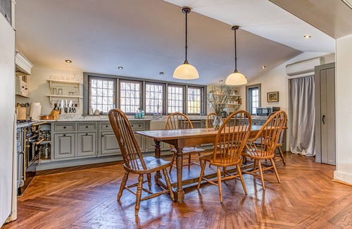 Stockbridge House | Stylish 5 bed/5 bath Hilltop Manor + Cottage - Amazing location! 4mi Tanglewood