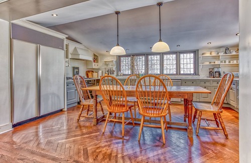 Stockbridge House | Stylish 5 bed/5 bath Hilltop Manor + Cottage - Amazing location! 4mi Tanglewood