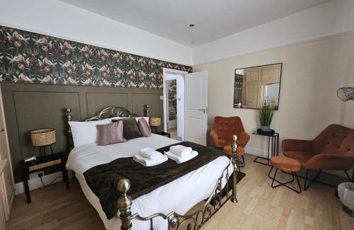 Manchester House | Stylish 5-bed Home With Free Parking Sleeps 12!