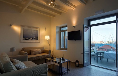 Halki Villa | Stylish 50 sq. m. villa just 30m from the sea side, very central location