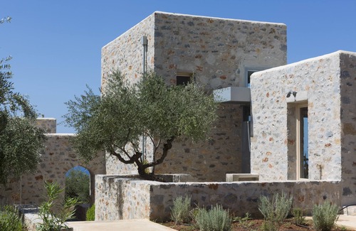 Lefktron Villa | Stylish Accommodation and Unique Villa Experience at The Architect's Villa