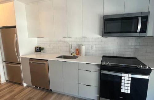 Bridgeland Apartment | Stylish and beautiful apt in amazing bridgeland