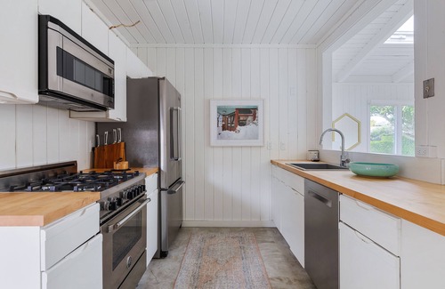 Culloden Shores House | Stylish and Chic Montauk Home with Pool + Backyard Oasis
