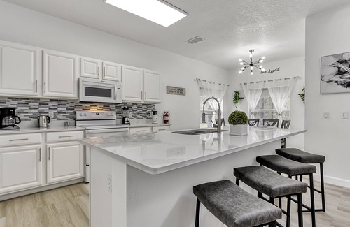 Cumbrian Lakes Villa | Stylish and Cozy Pool Home near Disney in a Gated Community