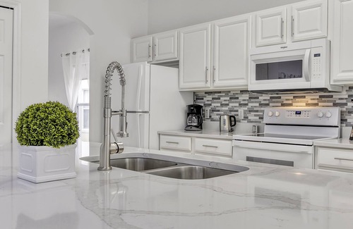 Cumbrian Lakes Villa | Stylish and Cozy Pool Home near Disney in a Gated Community