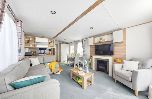 Narberth House | Stylish and spacious 12ft-wide caravan with one double and two twin.