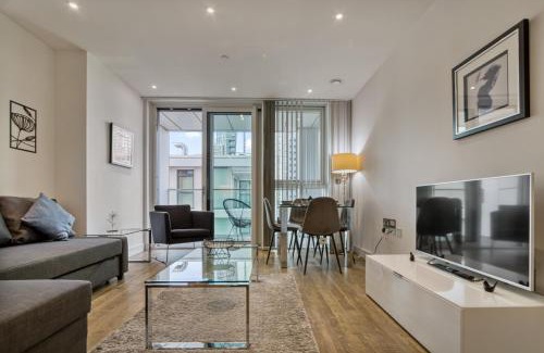 Vauxhall Apartment | Stylish and Spacious- One Bed in Nine Elms