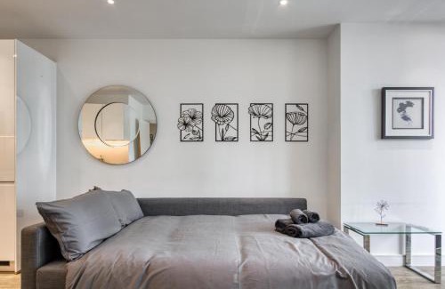 Vauxhall Apartment | Stylish and Spacious- One Bed in Nine Elms