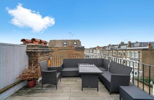 Town Apartment | Stylish Apartment in Central London Private Roof Terrace