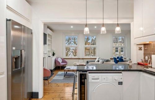 Town Apartment | Stylish Apartment in Central London Private Roof Terrace